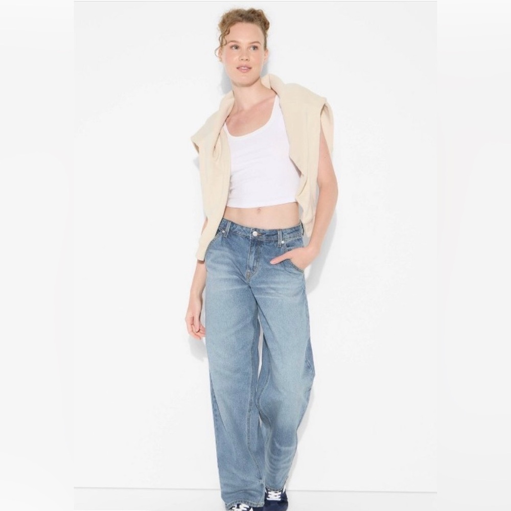 Women’s 90’s Mid Rise RelaxedStraight Jeans -Wild Fable Ligh Wash